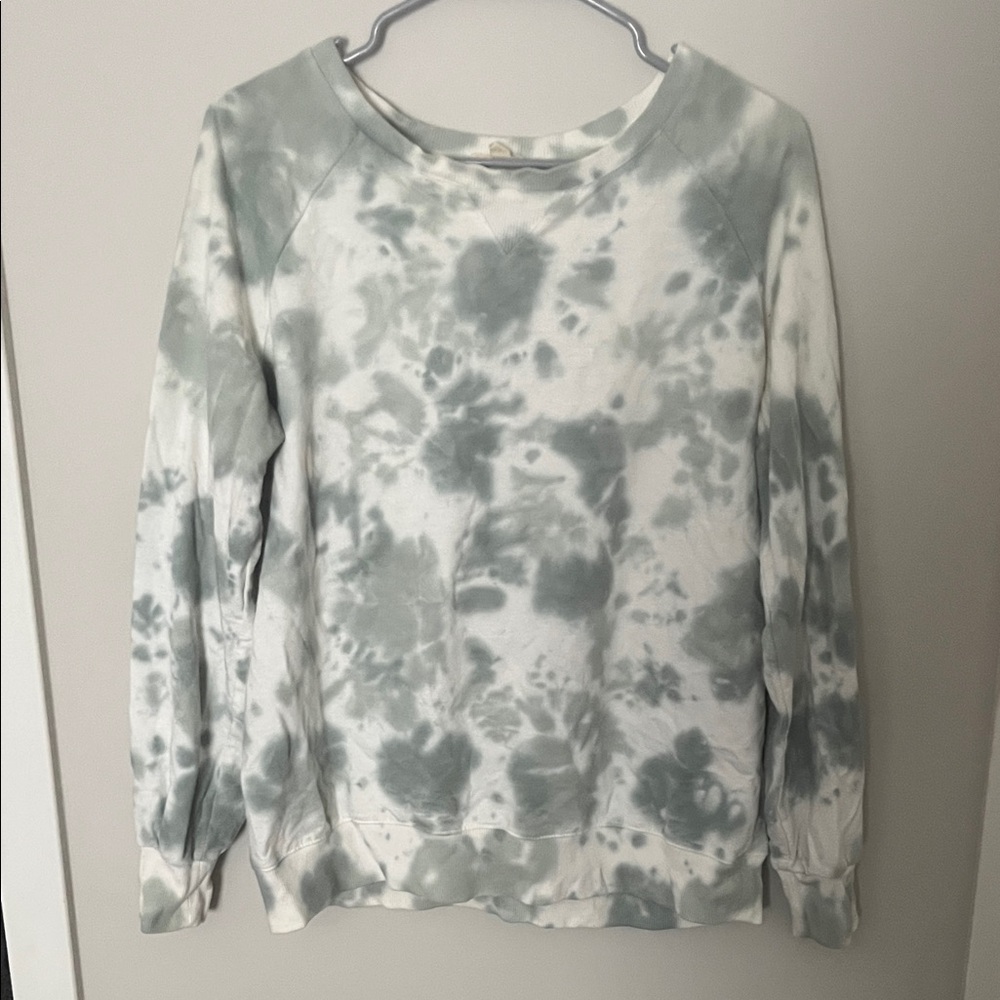 Jane and Delancey Gray and White Tie-Dye Crew Neck Sweater